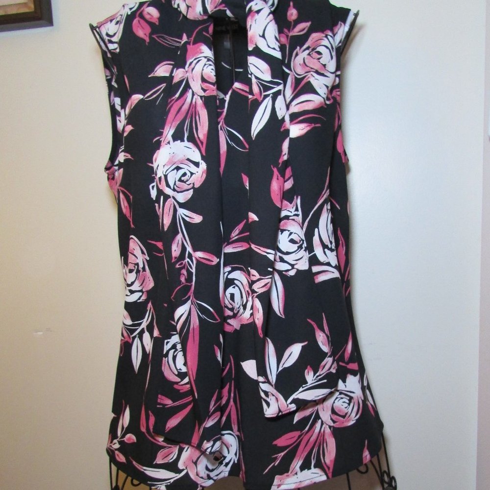 Nine West Peephole Sleeveless Blouse Flowers
